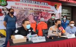 Video 2 Perempuan Penganiaya Lurah Cipete saat Razia Protokol Kesehatan Ditangkap