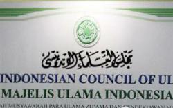 MUI Bina Warga Pengikut Aliran Sesat Hakekok yang Ditemukan Mandi Bugil Bersama<
