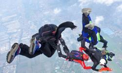 Asah Kemampuan, Prajurit Batalyon Intai Amfibi 2 Marinir berlatih terjun free fall 