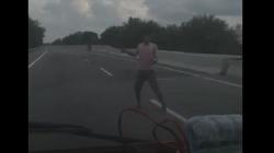 Viral Pemalakan di Jalan Tol Belmera, Tak Beri Uang Mobil Dilempari Telur dan Batu<