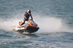 Pria Ini Beli Jet Ski dan Seberangi Lautan demi Ketemu Pacar, Ujungnya Malah Dipenjara