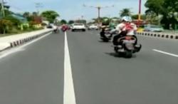 Video Viral Warga Gendong Jenazah Bayi Naik Sepeda Motor di Palangkaraya