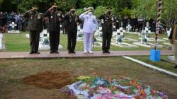Koorsahli KSAD Pimpin Pemakaman Letjen TNI Herman Asaribab di TMP Trikora Jayapura