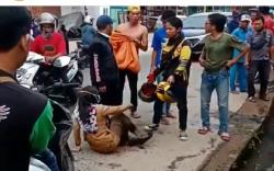 Jadi Korban Jambret, Perempuan Berseragam PNS Tercebur Comberan 