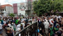 Massa HRS Aksi di Mapolres Purwakarta, Jalan Nasional Sempat Lumpuh<