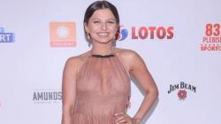 Robert Lewandowski Jadi Pemain Terbaik FIFA 2020 Berkat Perempuan Cantik Ini