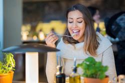 Cegah Covid-19, Begini 10 Tips Aman Makan di Restoran