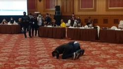 KPU Tetapkan Al Haris-Sani Pemenang Pilkada Jambi, Saksi Paslon Sujud Syukur