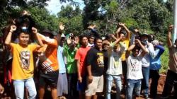 Jalan Hancur Akibat Truk Tanah, Warga Indramayu Blokade Pintu Masuk Areal Tambang