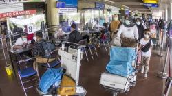 Suasana Pelayanan Rapid Test Antigen di Bandara Hang Nadim Batam