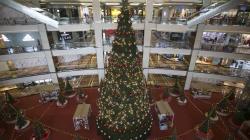 Penampakan Pohon Natal Raksasa di Dalam Mal Jakarta