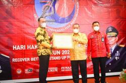 Bupati Tebo Terima Penghargaan Menkumham tentang Pelayanan Publik Berbasis HAM