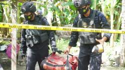 Jihandak Polda Jatim Evakuasi Granat Tangan Aktif Peninggalan Perang Dunia II<
