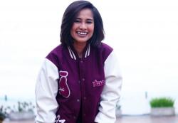 Chika Waode Pemeran Mirna di Ikatan Cinta Pamer Senyum dengan Gingsul, Netizen: Gula Kalah Manis