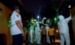 Video 76 Lansia Terpapar Covid-19 Dievakuasi dari Panti Sosial ke RS Duren Sawit Jaktim