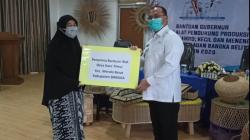 Gubernur Erzaldi Beri Perajin Alat Produksi Lidi Nipah agar Bernilai Tinggi 