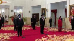 Dilantik Jokowi, Menteri dan Wamen Pria Kompak Berjas Hitam, Risma Pakai Kebaya Serba Merah