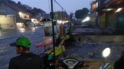 Malam Natal Hujan Deras, Kota Bandung Dikepung Banjir, Kawasan Pasteur Lumpuh<