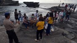 Polres Tabanan Patroli Protokol Kesehatan di Lokasi Wisata Bali