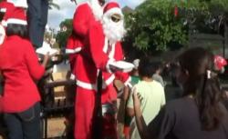 Video Sinterklas Razia Perut Lapar dengan Beri Sentuhan Natal di Bali