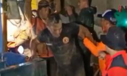 Video 2 Rumah Tertimpa Tebing Longsor di Bandung, Satu Orang Hilang