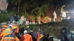 Tim SAR Bandung Bantu Pencarian Korban Longsor di Jayagiri<