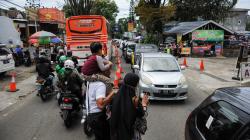 Macet Panjang, Kawasan Lembang Bandung Dipadati Kendaraan Wisatawan
