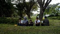 Video Peringatan 16 Tahun Tsunami Aceh, Suasana Haru Peziarah Menyelimuti Kuburan Massal Siron