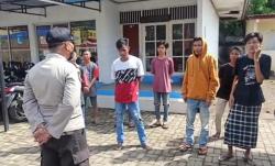 Tak Pakai Masker, Warga Hendak ke Objek Wisata Sembalun Dihukum Push Up dan Menyapu