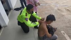 Polisi Pijat dan Kerik Pengendara Mobil Masuk Angin di Rest Area Tol Trans Sumatera<