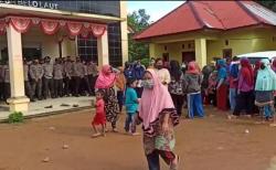 Kepung Kantor Kepala Desa, Nelayan di Bangka Barat Protes Kehadiran Kapal Timah