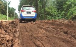 Partai Perindo Soroti Jalan Rusak akibat Truk Kayu di PALI 