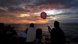 Menikmati Sunset Terakhir Tahun 2020 di Pantai Ampenan Mataram