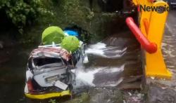 Video Kecelakaan Beruntun Libatkan 10 Kendaraan di Lembah Anai Sumbar, Satu Bus Terjun ke Sungai