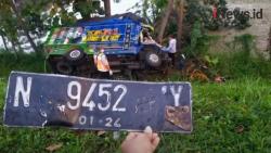 Video Truk Terguling di Tol Cipali, Sopir Kakak Adik Tewas<