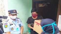 Kepala Rutan Cipinang Datangi Rumah 50 Narapidana yang Baru Dibebaskan