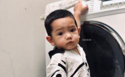 Gemas! Potret Ibrahim Anak Arya Saloka di Depan Mesin Cuci, Putri Anne: Jadi Pemain Lakers Ya Dek