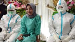 Begini Penampakan Pernikahan Terpisah Gegara Covid di Wisma Atlet