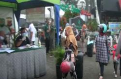 Video Petugas Gelar Rapid Test Antigen pada Pengunjung Pemandian Air Panas Ciater 