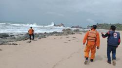 Wisatawan Terseret Ombak di Pantai Selatan Lebak, Korban Belum Ditemukan