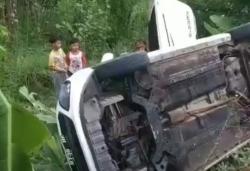 Video Mobil Terguling Masuk Jurang di Banyumas, Diduga Tidak Kuat Menanjak