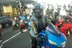 Video Polisi Bubarkan Komunitas Motor di Lembang