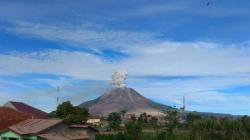 Sinabung Meletus Kedua Kalinya, Semburkan Abu Vulkanis Setinggi 1.000 Meter<