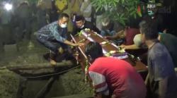 Video Lantunan Suara Tahlil Iringi Pemakaman Chacha Sherly di Sidoarjo