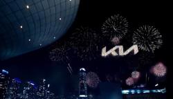 Kia Kenalkan Logo Baru Lewat Atraksi Kembang Api dan Drone di Langit