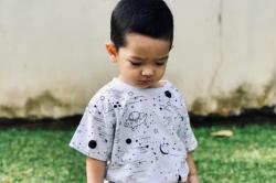 Gemasnya Gaya Ibrahim Jalal Anak Arya Saloka Pakai Kaus dan Celana Pendek, Netizen: Aldebaran Banget