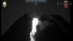 Video Erupsi Merapi Bisa Terjadi Eksplosif, 300 Pengungsi Tempati Barak di Magelang