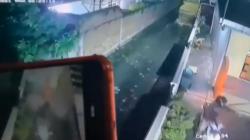 Aksi Pelaku Curanmor Bersenpi di Lampung Terekam CCTV <