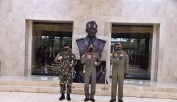 Kapolri Jenderal Idham Azis Terima Wing Kehormatan Penerbang TNI AU