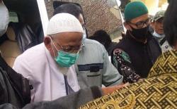 Tempuh 8 Jam Perjalanan Darat, TPM Pastikan Kondisi Abu Bakar Baasyir Sehat